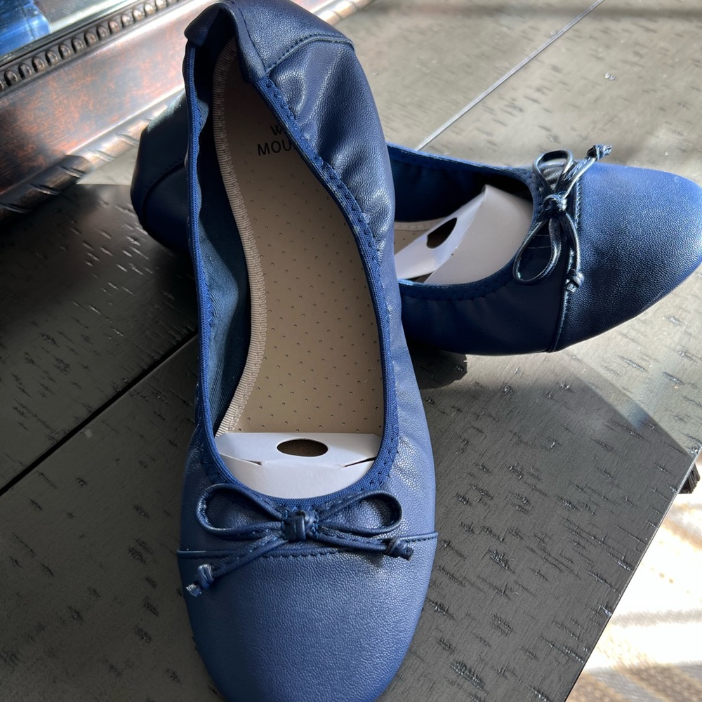 NWT Navy ballet flats size 9